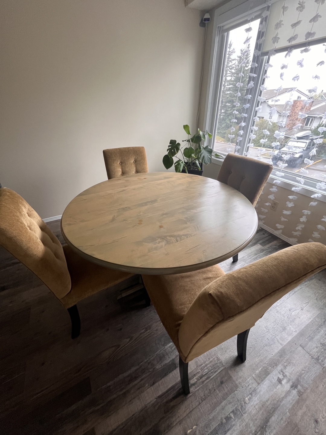 Round Dining Table and Four Chairs - photo 4