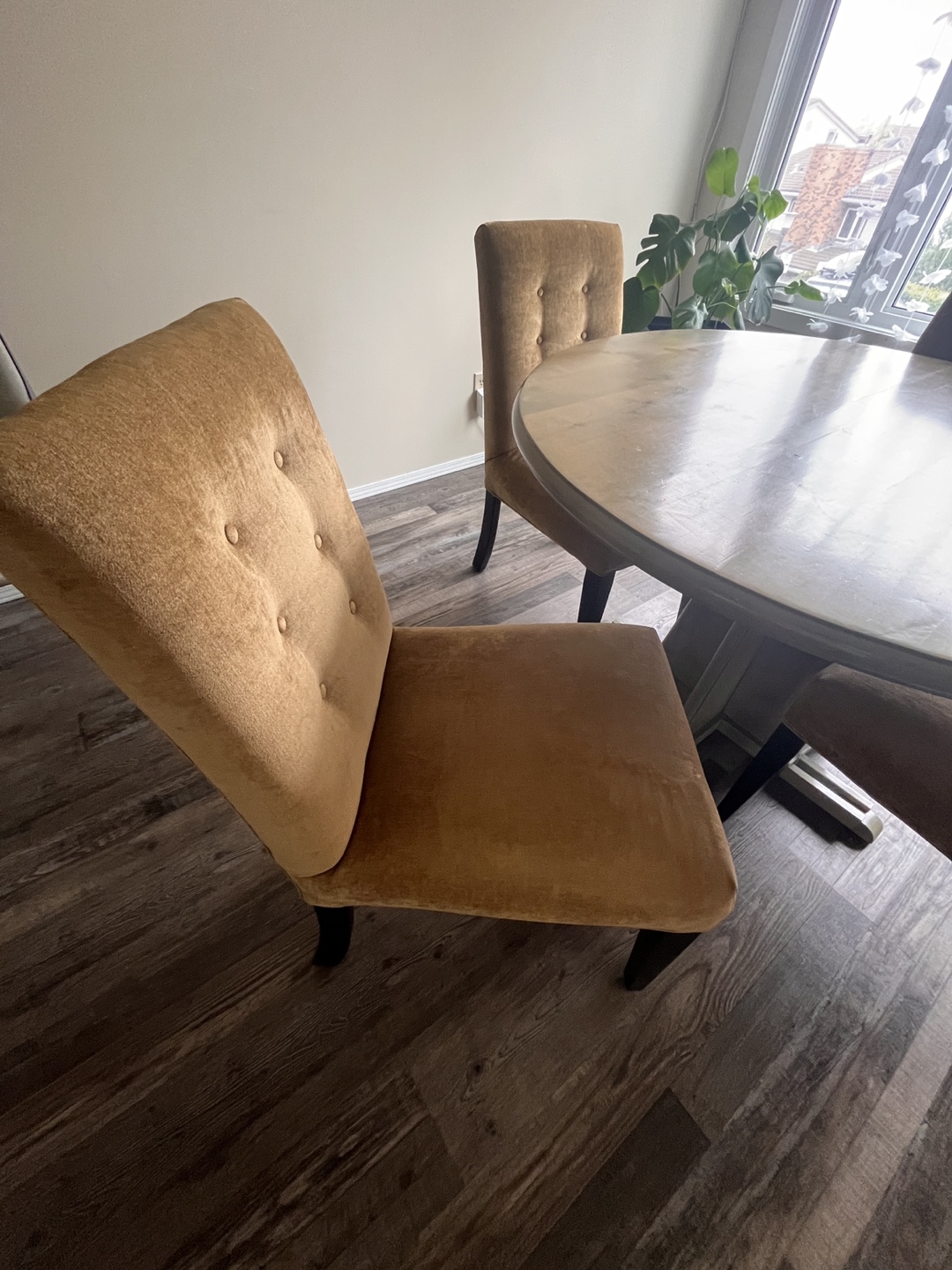 Round Dining Table and Four Chairs - photo 2