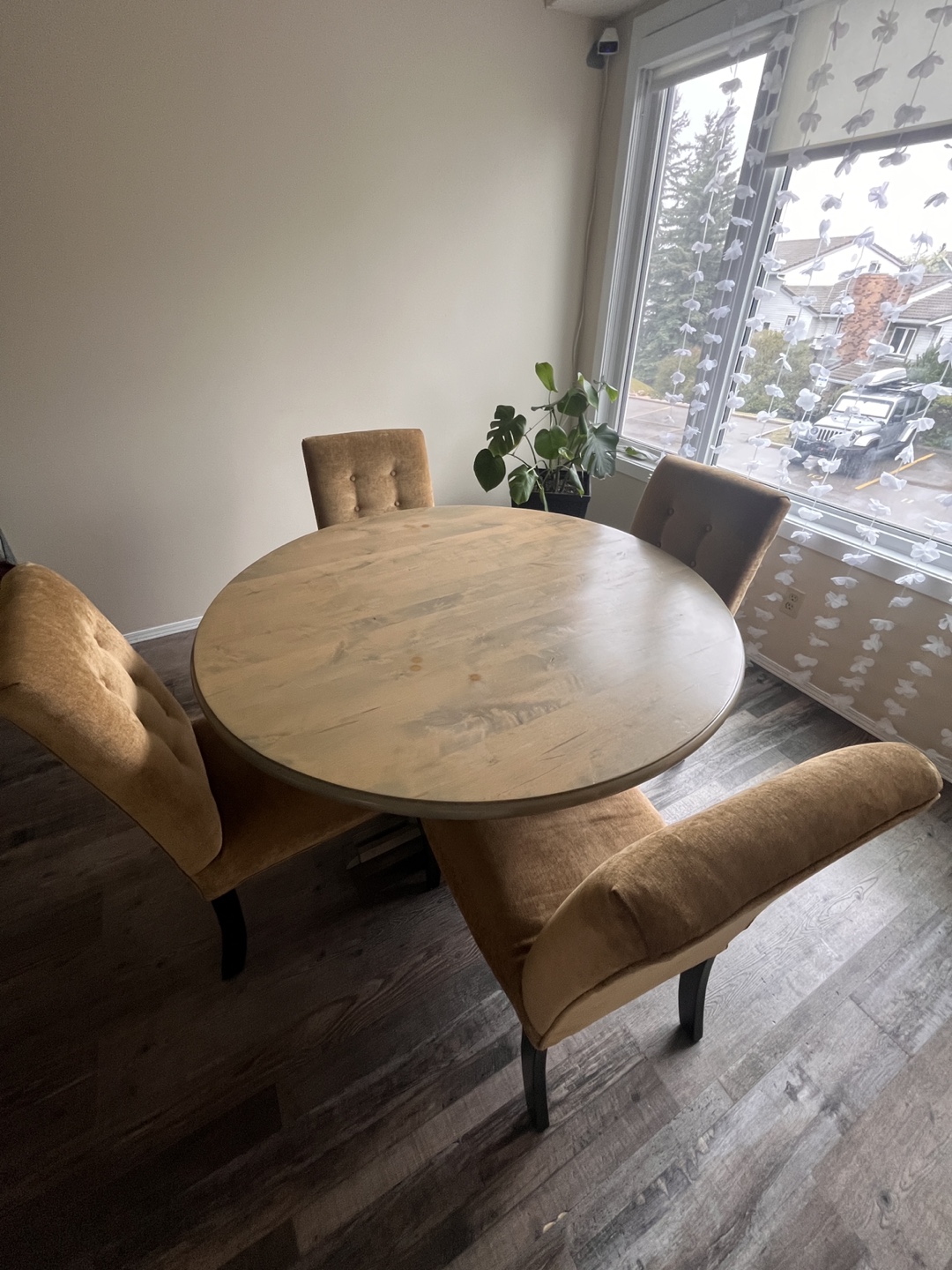 Round Dining Table and Four Chairs