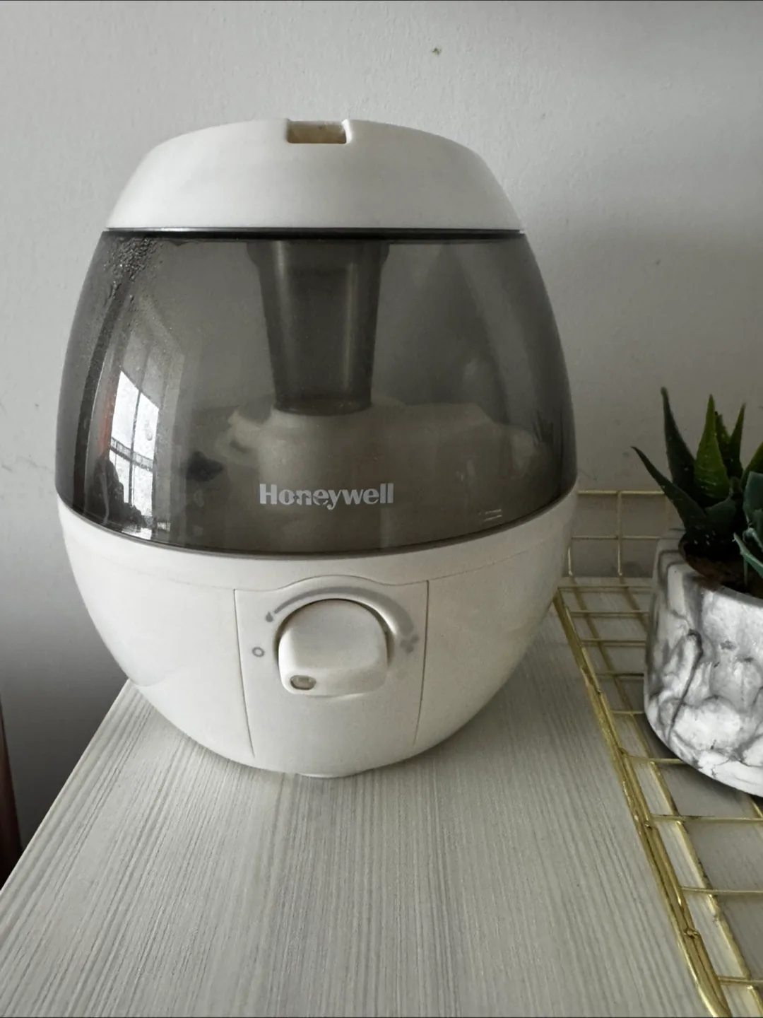 Honeywell Ultrasonic Cool Mist Humidifier and Acare Humidifier thumbnail