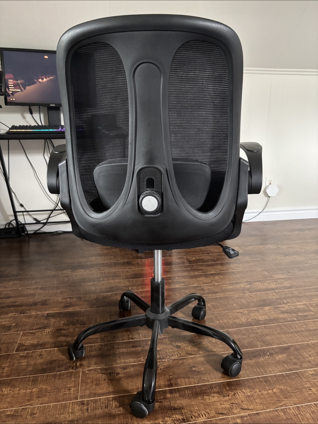 Black Mesh Office Chair - photo 2