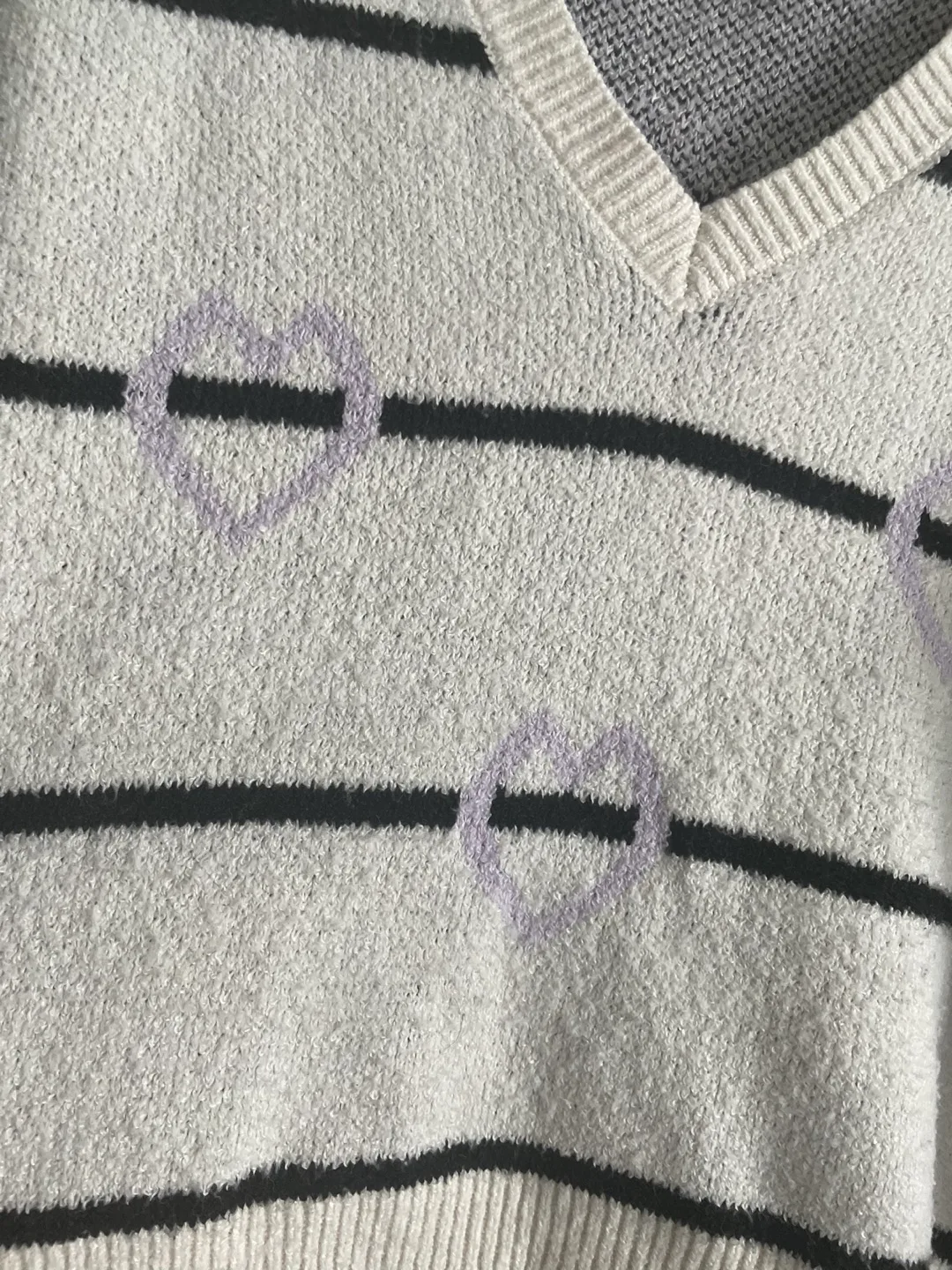 Jessica Simpson super warm V-Neck Sweater image indicator(3)