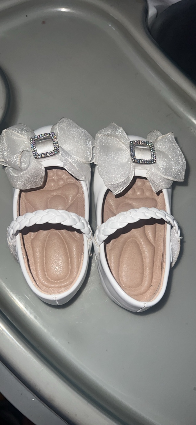 Baby Girl's White Dress Shoes Size 5.5 - photo 2