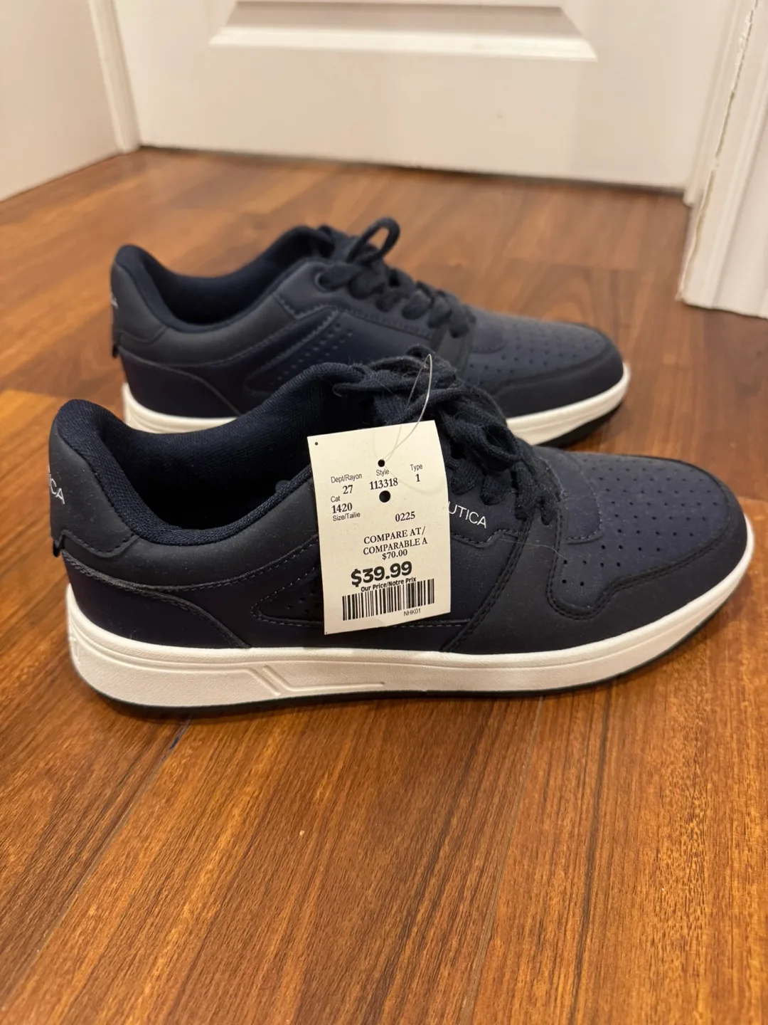 Men’s 8 1/2 sneakers image indicator(2)