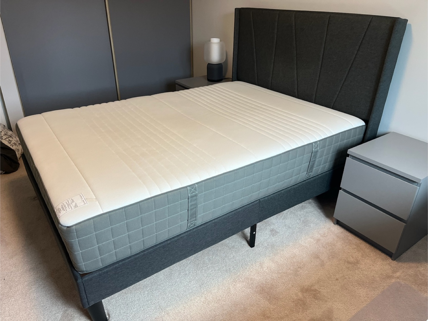 Bed with mattress - photo 2