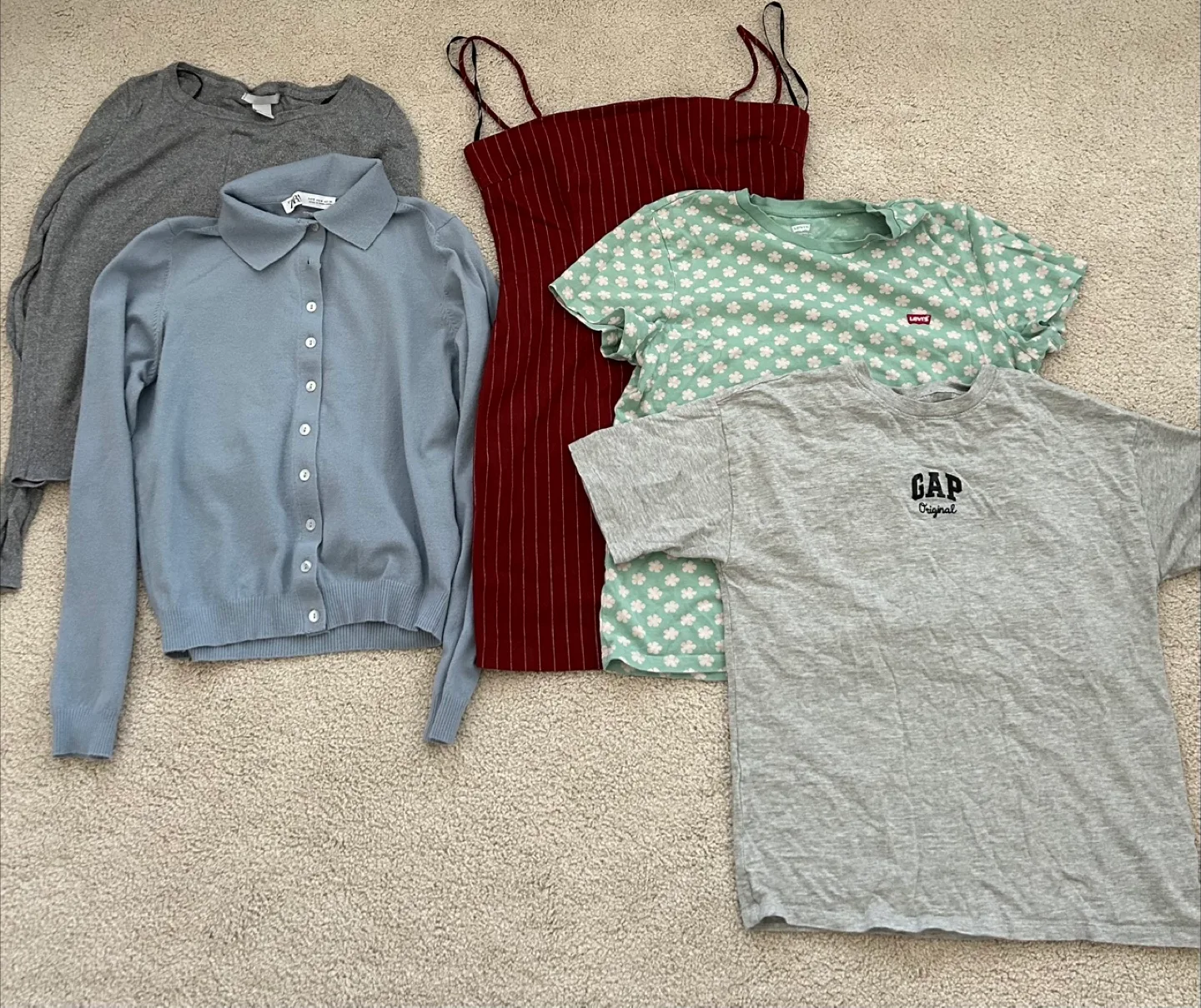 Women's Clothing Bundle: Zara, Levi's, Gap & more! image indicator(2)