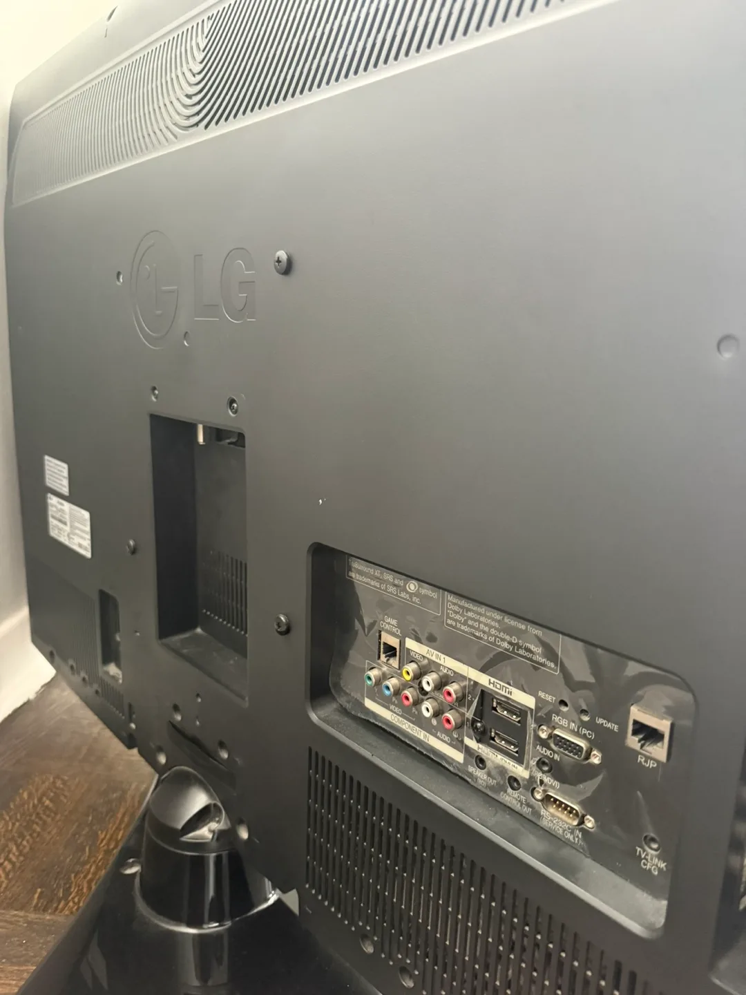 LG LCD HDTV 32” thumbnail