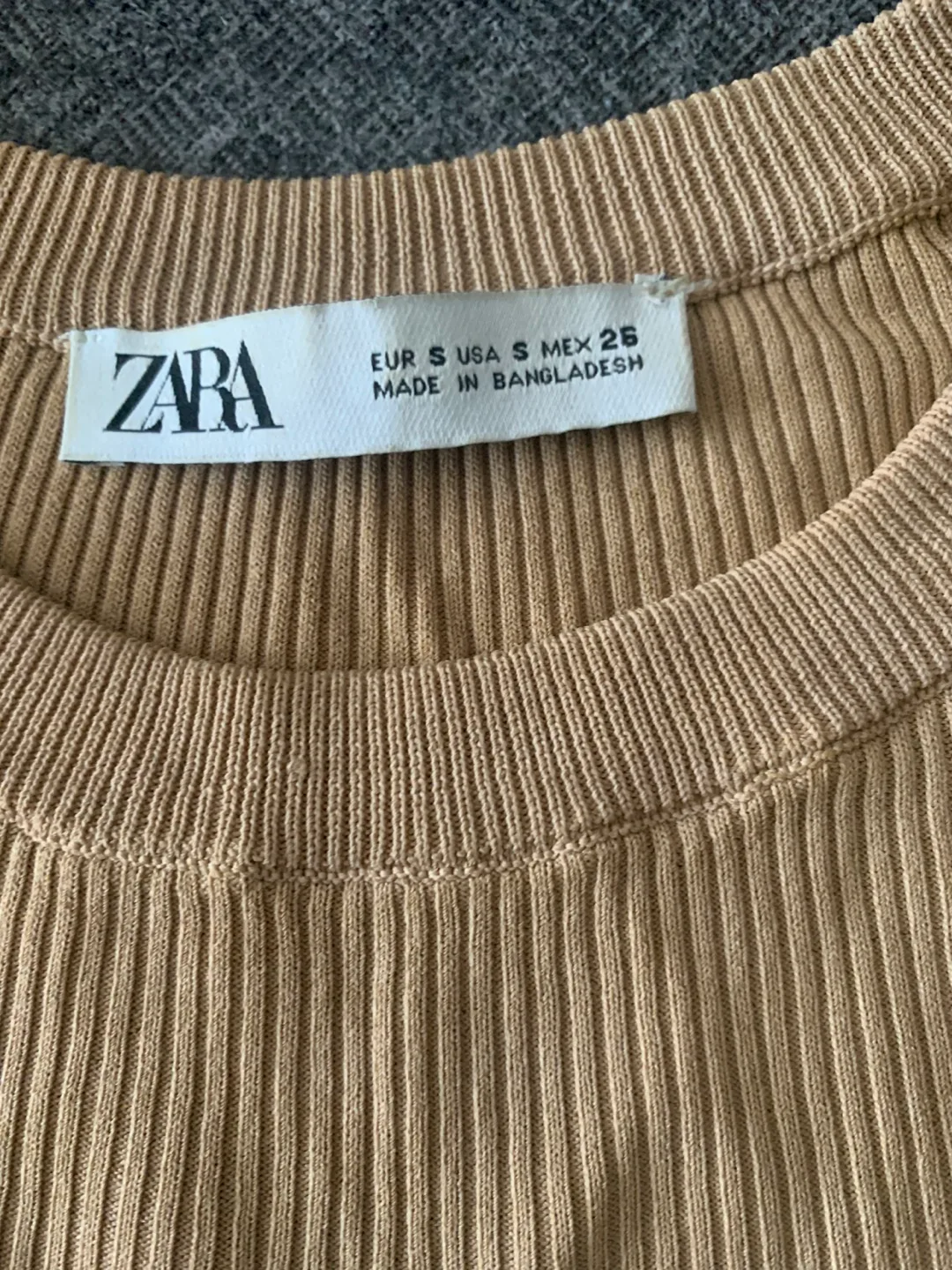 Zara Beige Ribbed Tank Top - Size Small image indicator(2)
