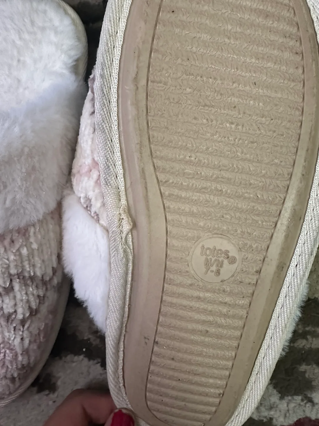 Cozy Women's Totes Slippers Size 7-8 image indicator(2)