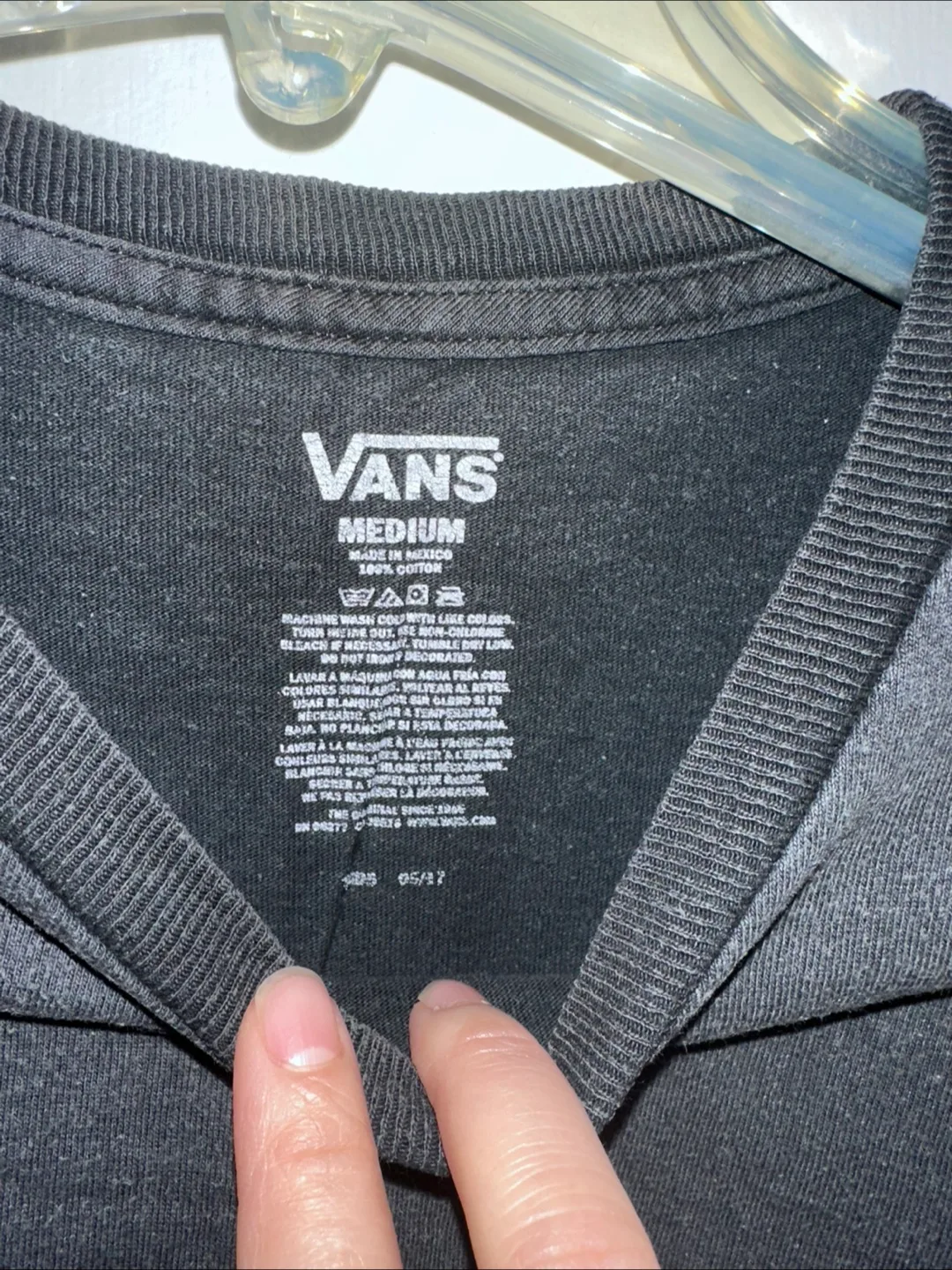 Men’s Vans off black T-Shirt - Size Medium image indicator(2)