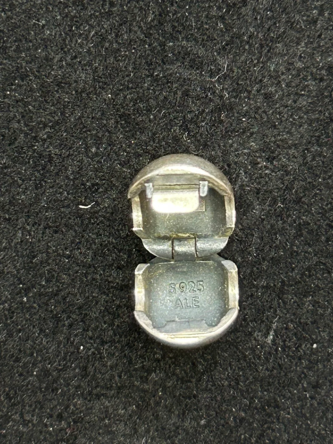 Authentic Pandora Bracelet Set – Retired Charms – Excellent Cond image indicator(4)