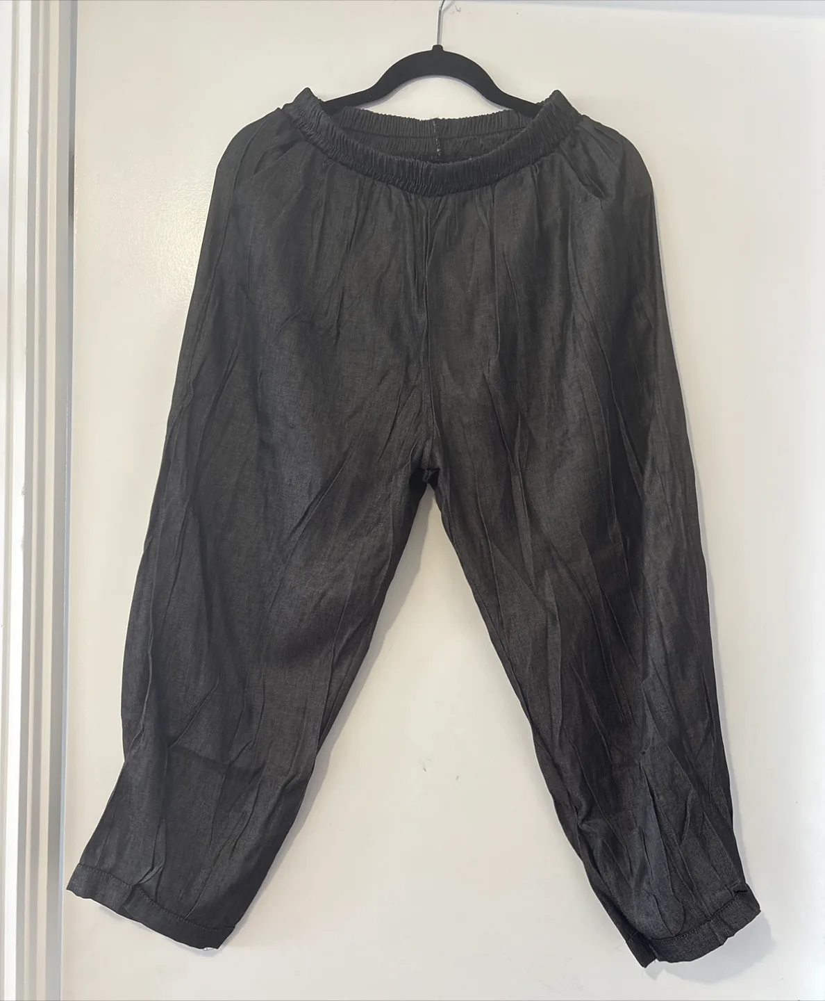 (FREE CYCLE) ♻️Dark Grey Denim Top and Capri Pants Set image indicator(2)