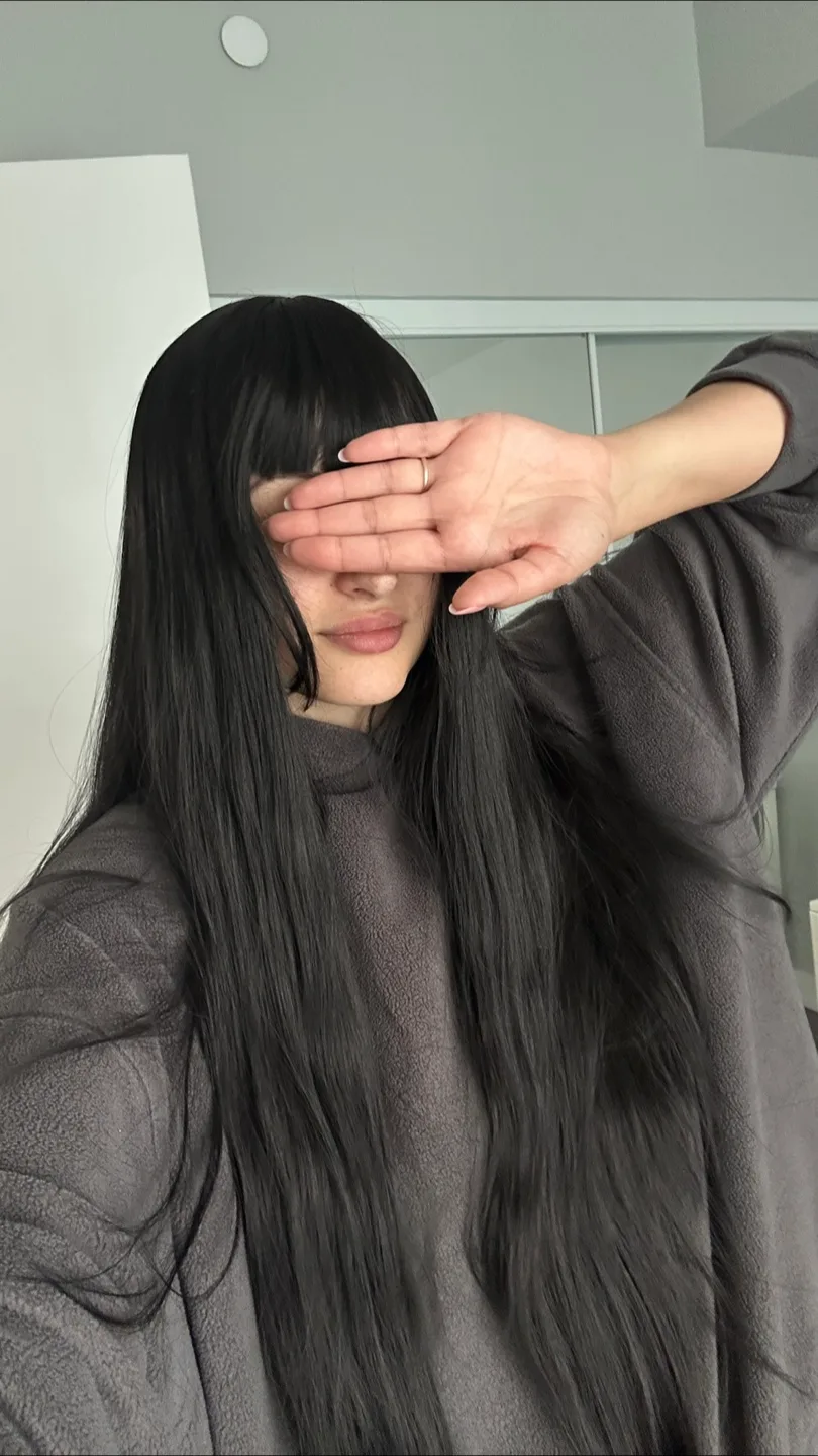 Long Black Wig with Bangs image indicator(4)