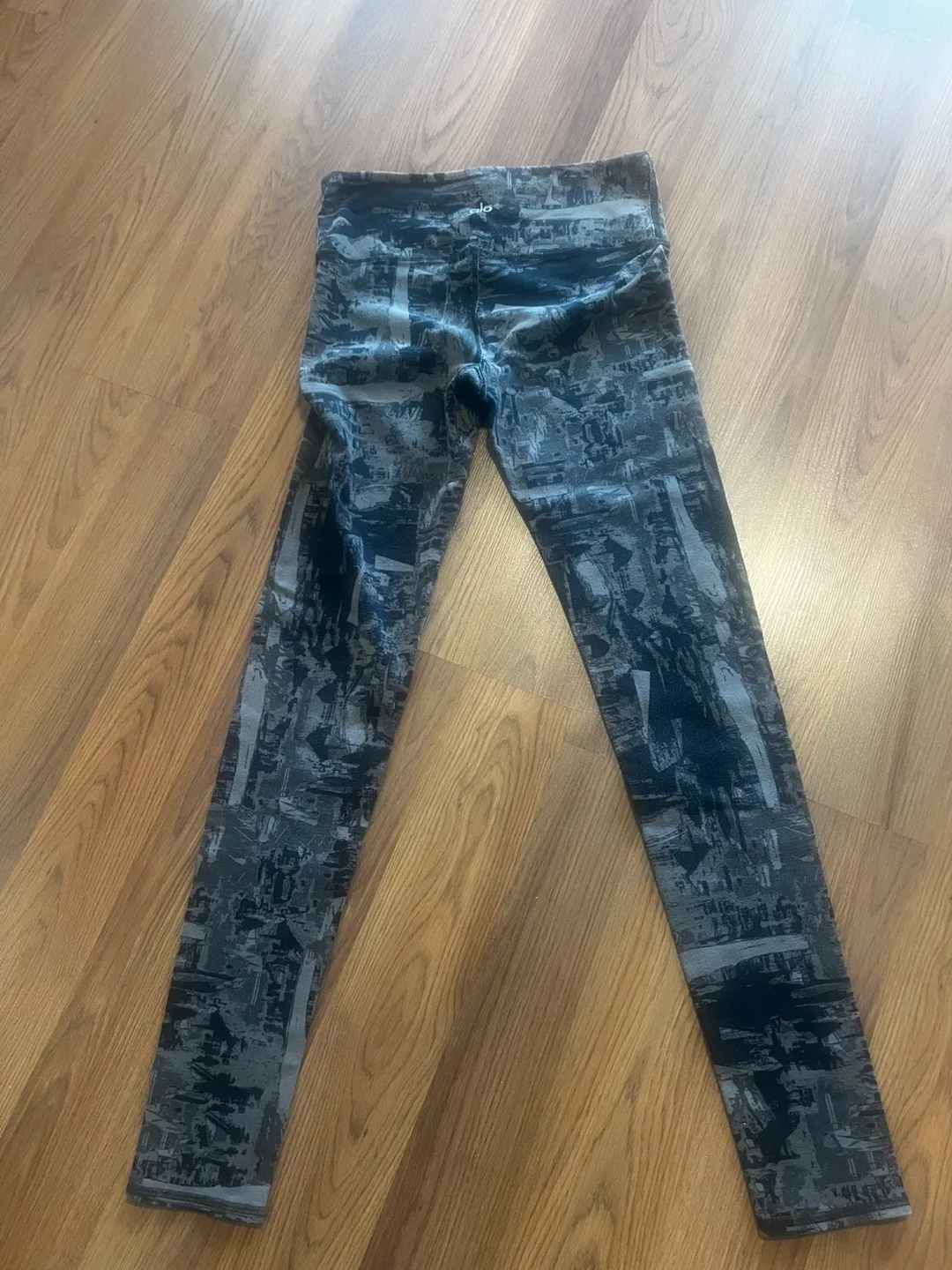 Alo Yoga Leggings - Size Small - Abstract Print image indicator(2)