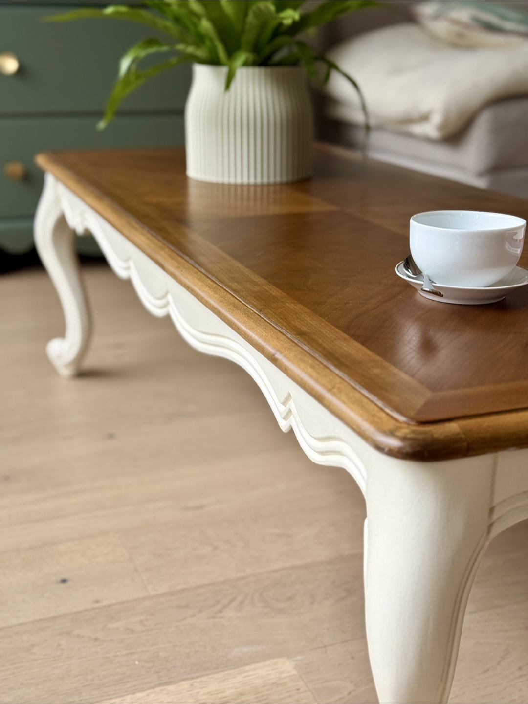 French Provincial Style Coffee Table - photo 3