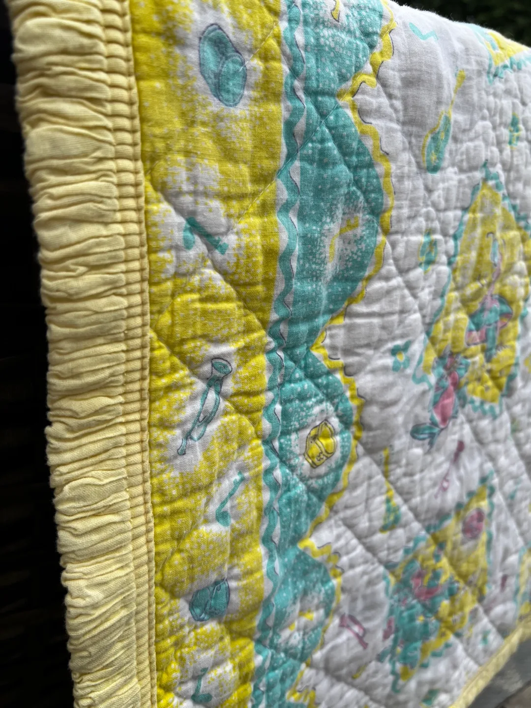 Vintage Musical Frog Baby Quilt image indicator(2)