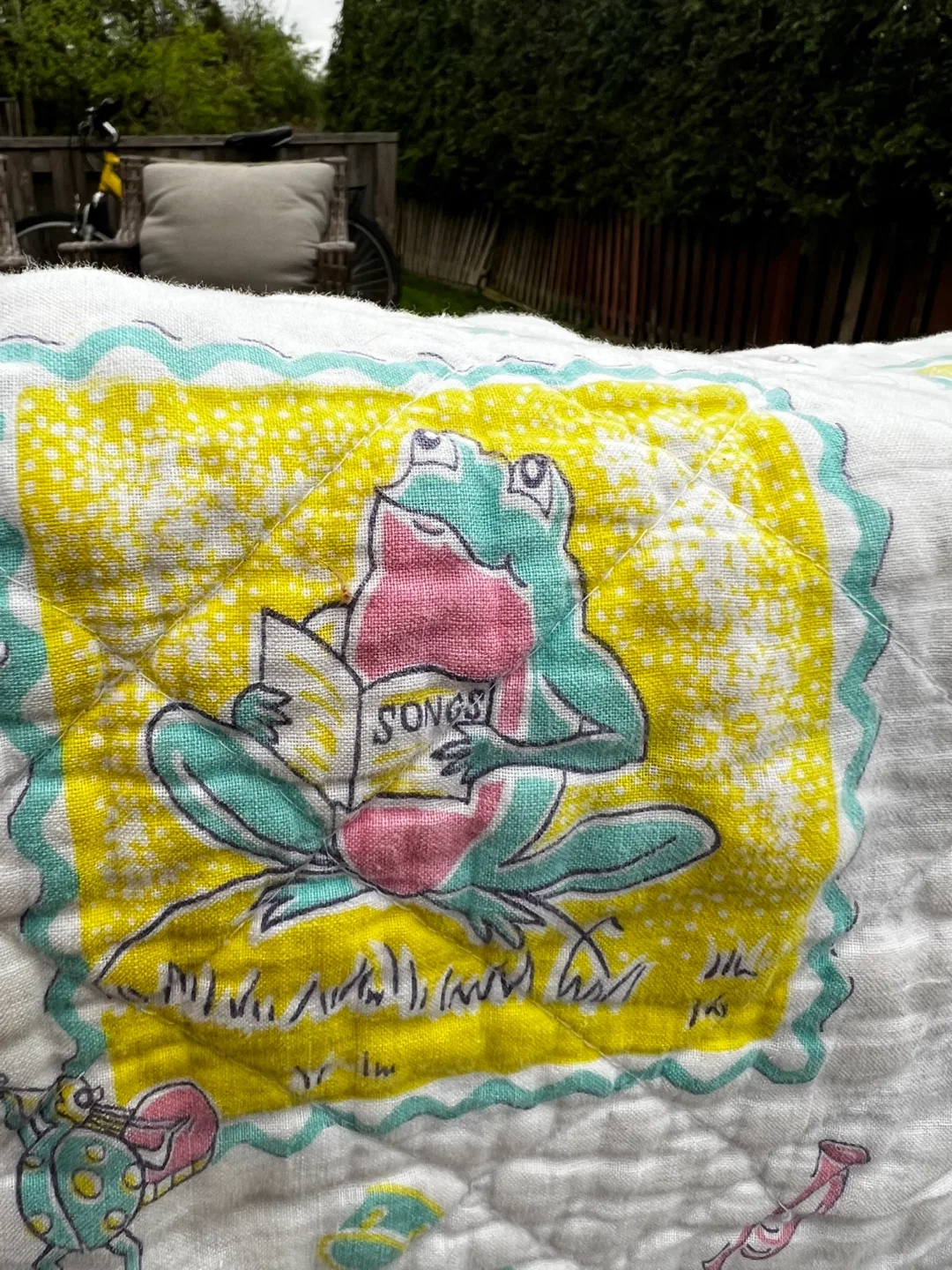 Vintage Musical Frog Baby Quilt image indicator(4)