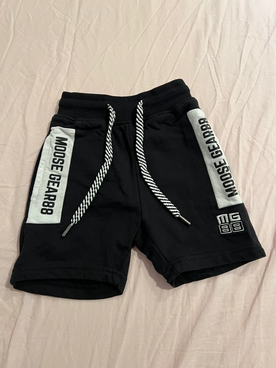 Moose Gear Jogging Shorts - Size M thumbnail