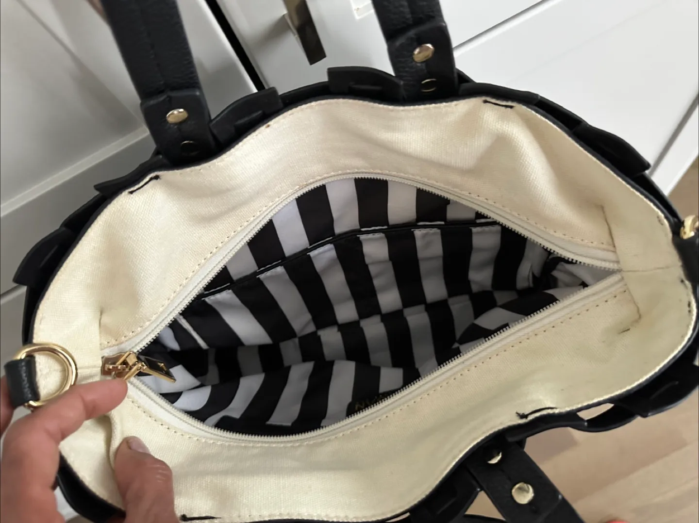 Black and Cream Woven Tote Bag image indicator(3)