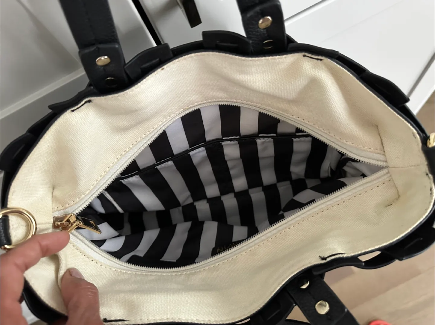 Black and Cream Woven Tote Bag image indicator(2)