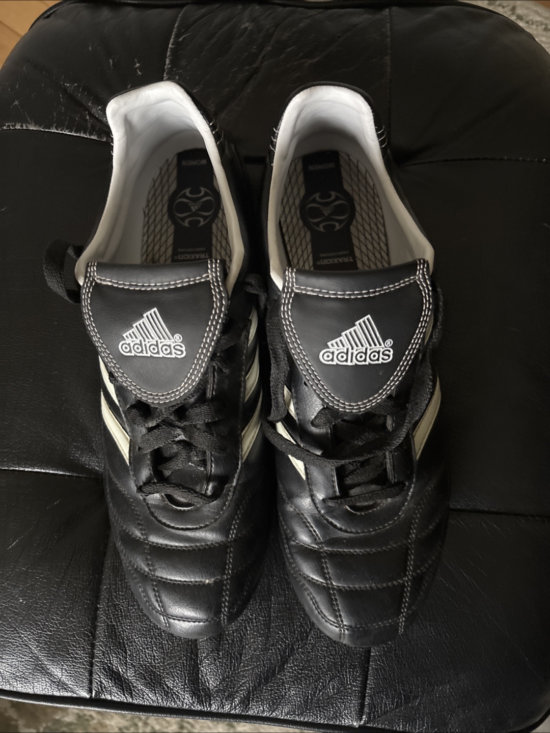 Soccer shoes