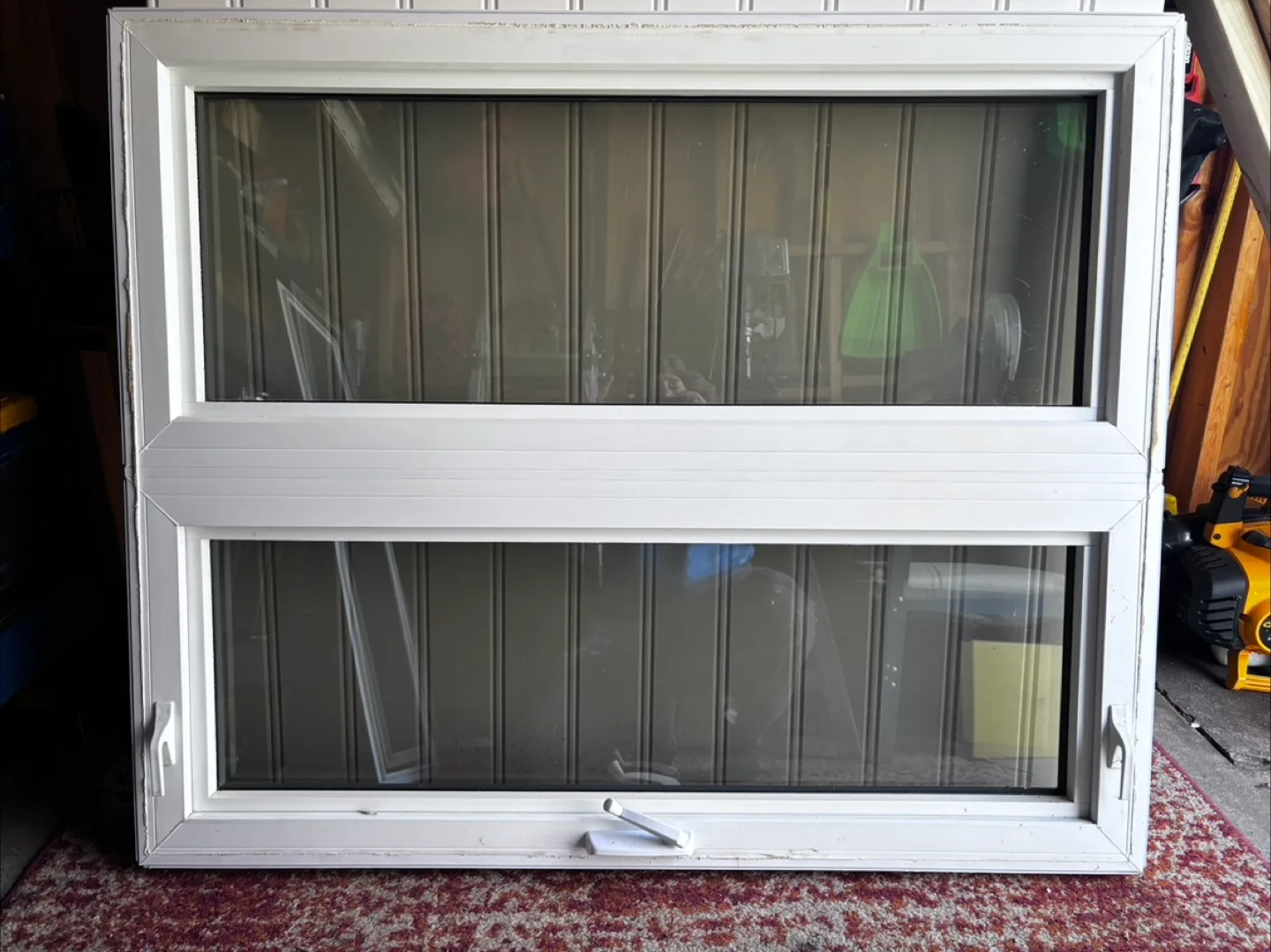 White Vinyl Double Hung Window with Screen image indicator(3)