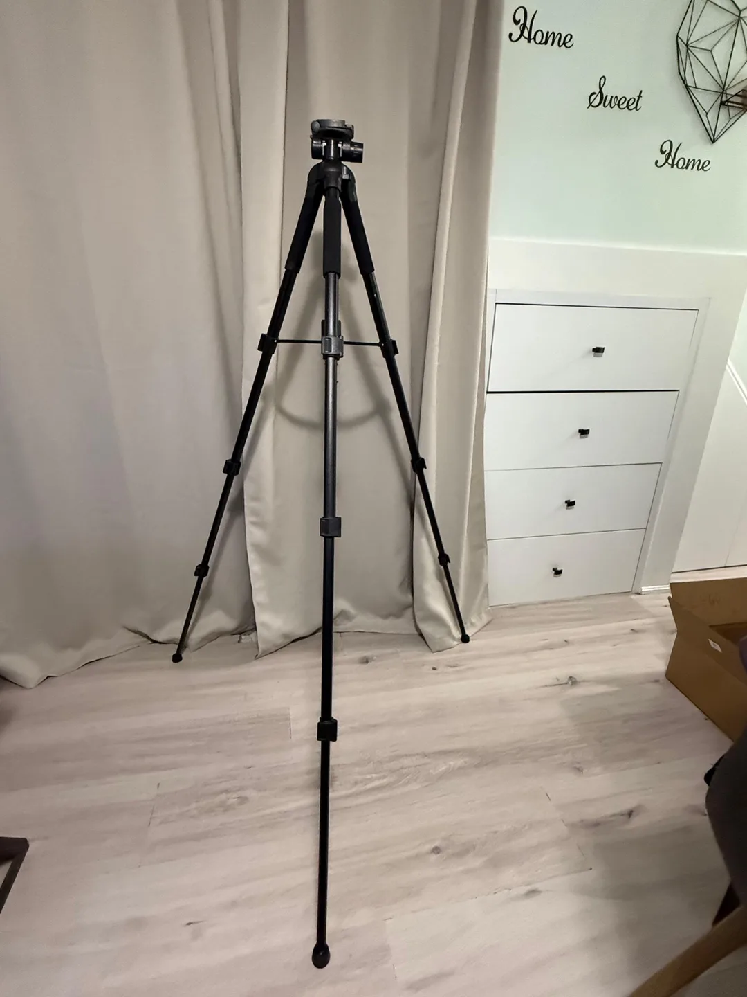 Neewer Tripod - Lightweight and Portable thumbnail
