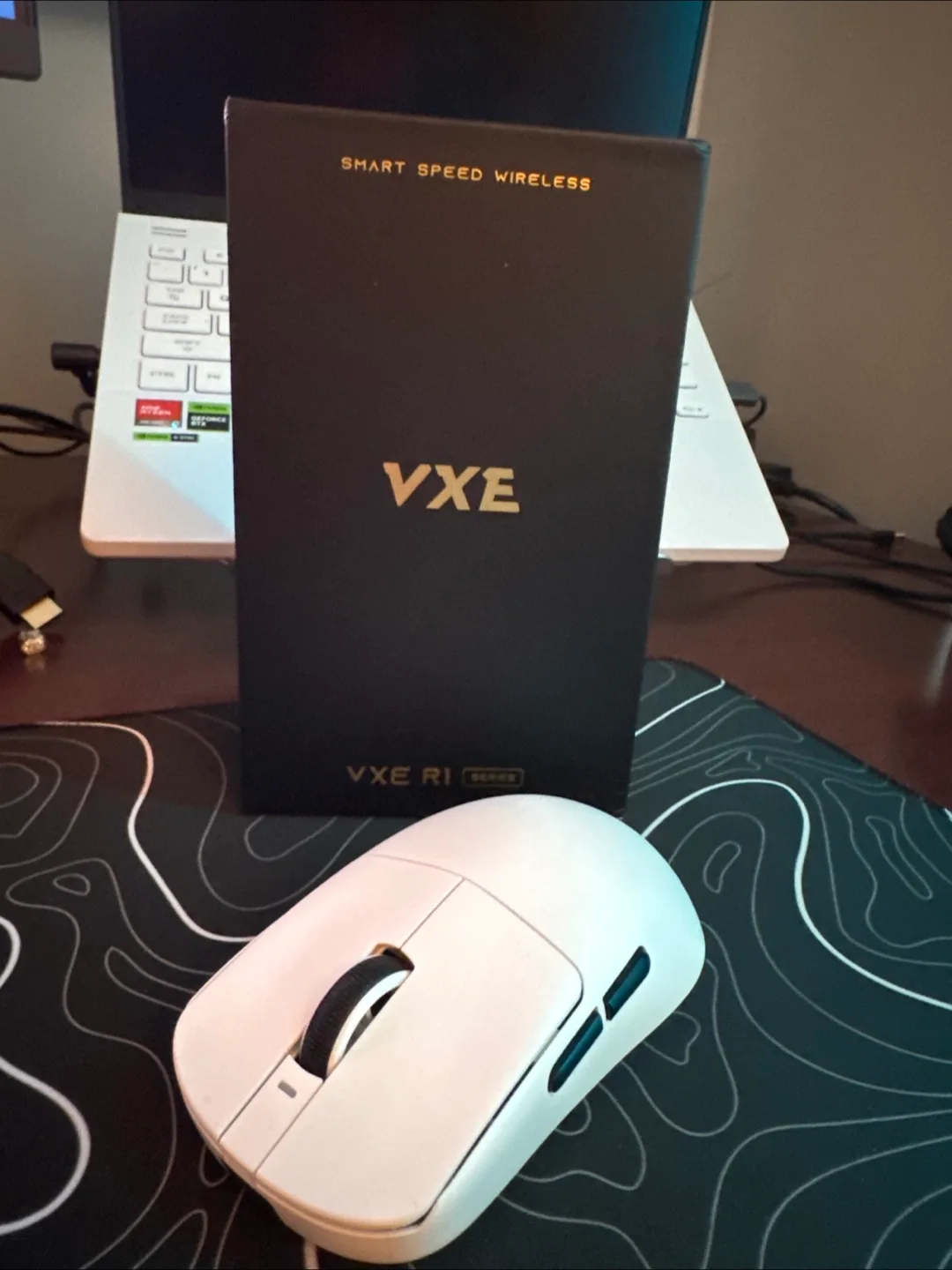 VXE RI PRO Wireless Gaming Mouse - White thumbnail