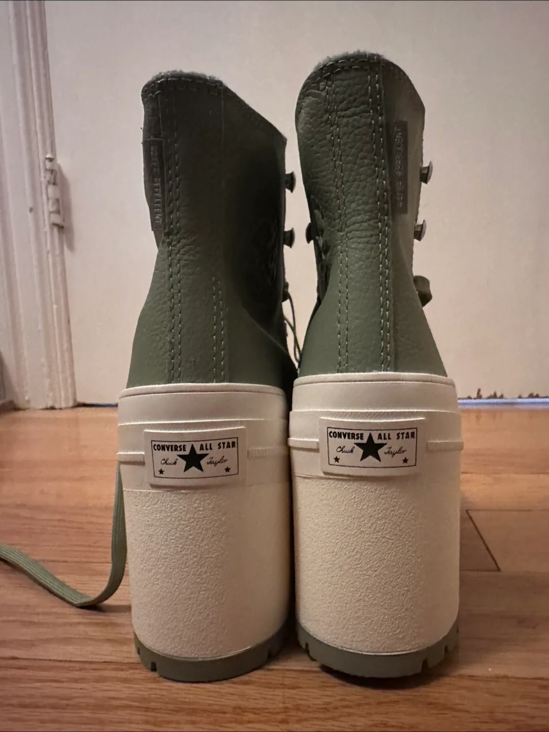 Converse Chuck heels Boots - size 7.5 image indicator(4)