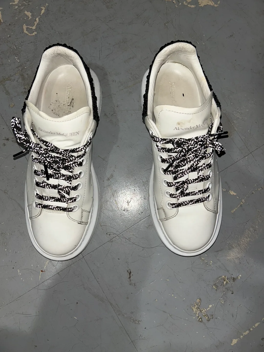 Authentic Alexander McQueens OBO image indicator(4)