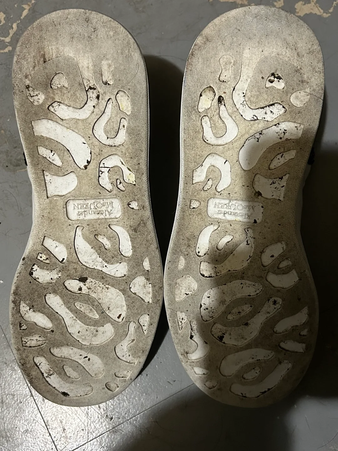 Authentic Alexander McQueens OBO image indicator(7)