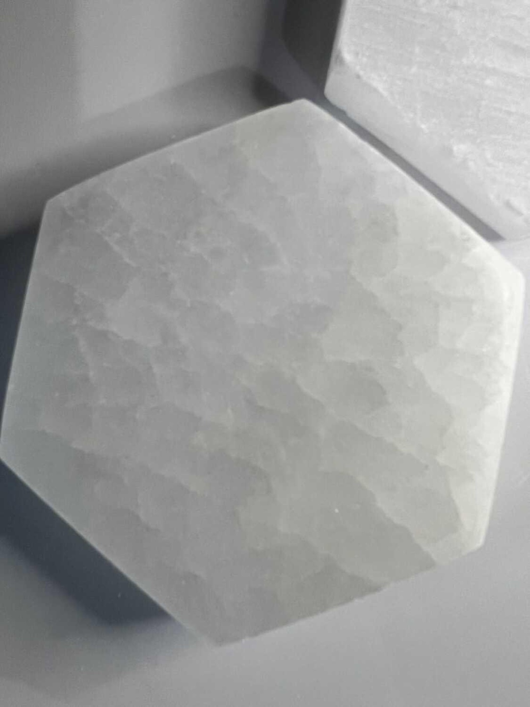 HEXAGON SELENITE
