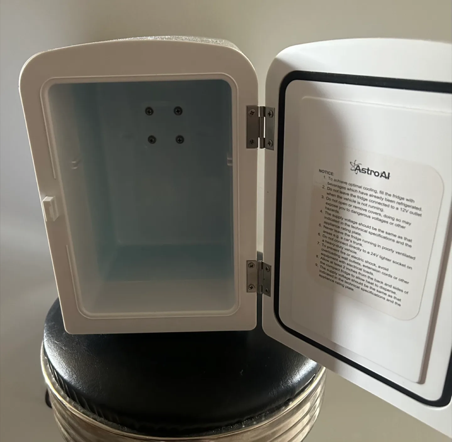 AstroAI Mini Fridge - Portable Cooler & Warmer image indicator(2)