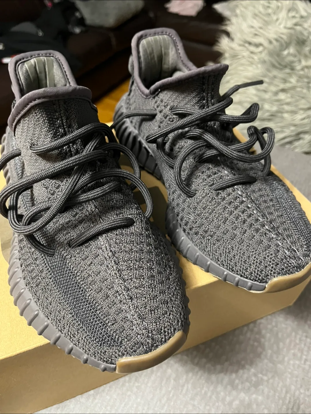 Yeezy boost 350 thumbnail