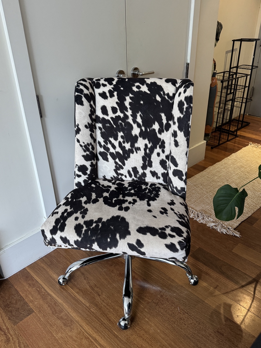 Cow print swivel office chair - photo 2