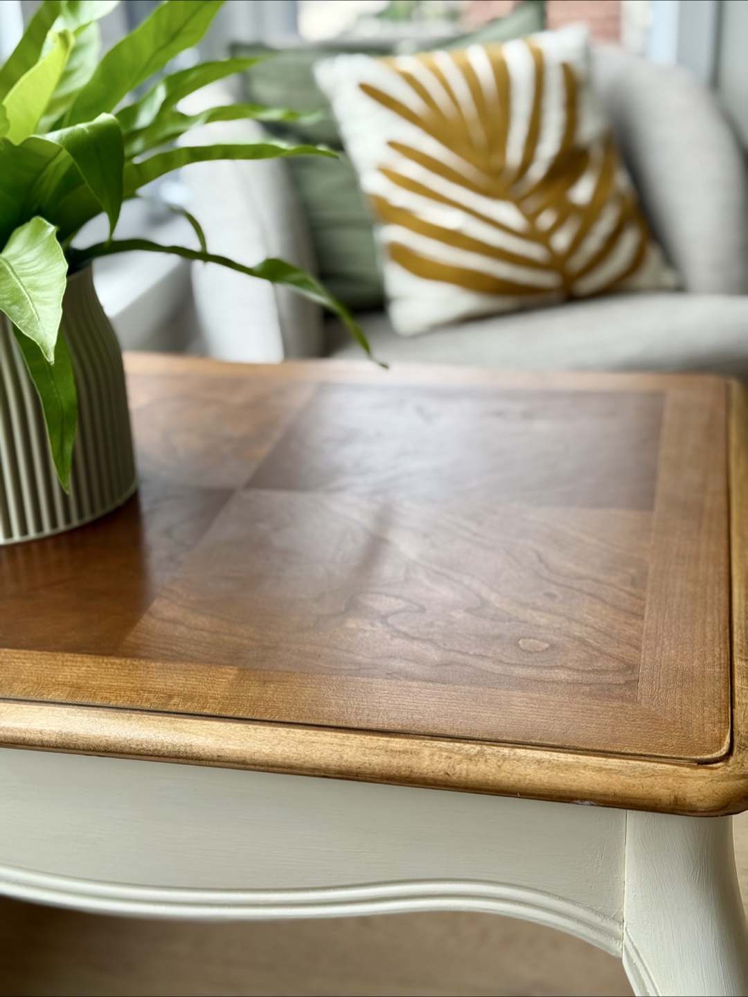 Pair of French-Style End Tables - photo 4