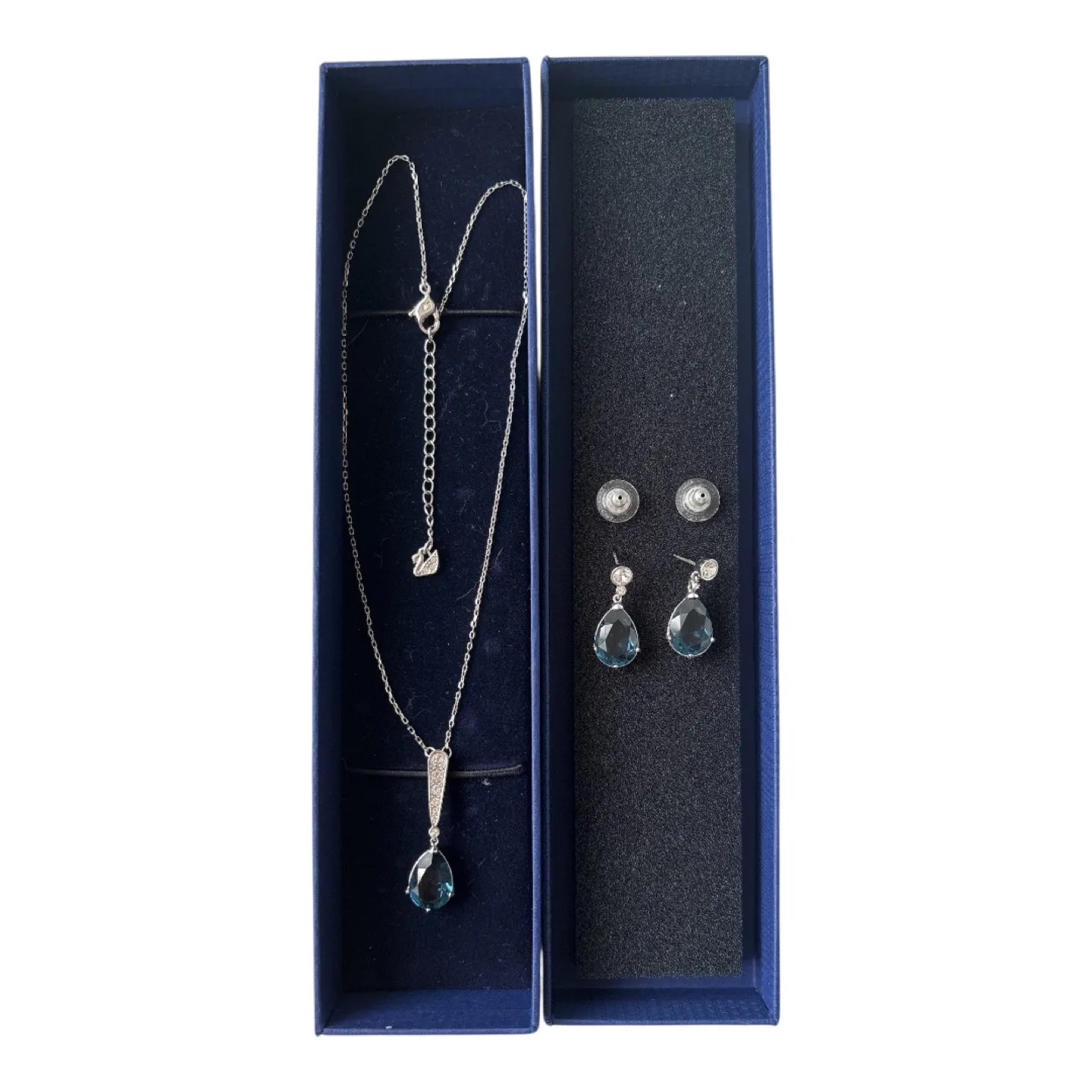 Swarovski necklace and earring set image indicator(4)