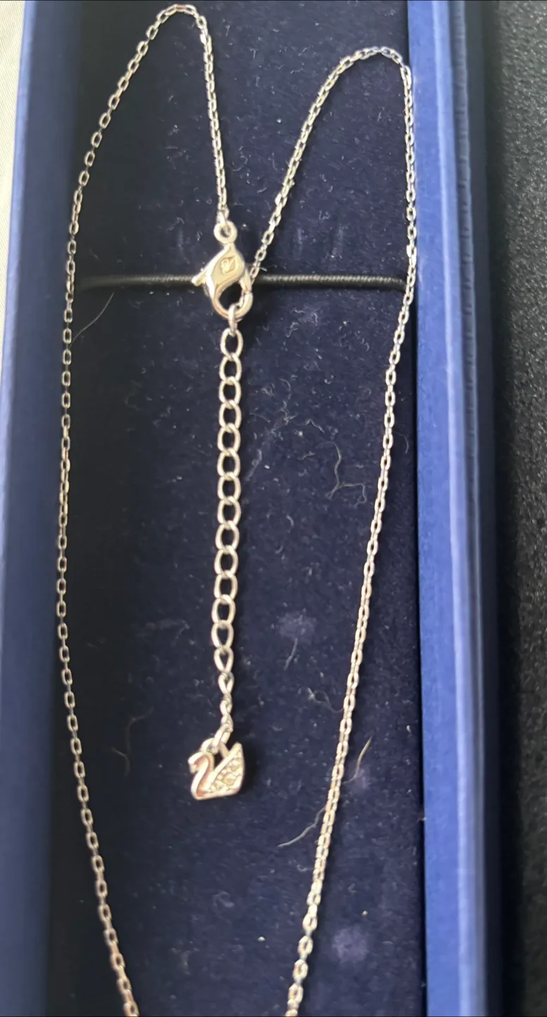 Swarovski necklace and earring set image indicator(6)