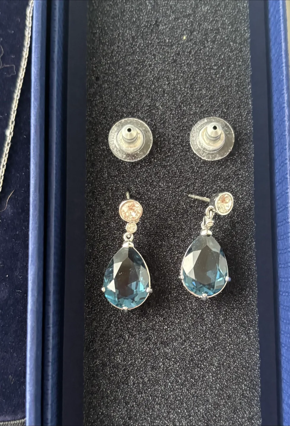 Swarovski necklace and earring set image indicator(3)