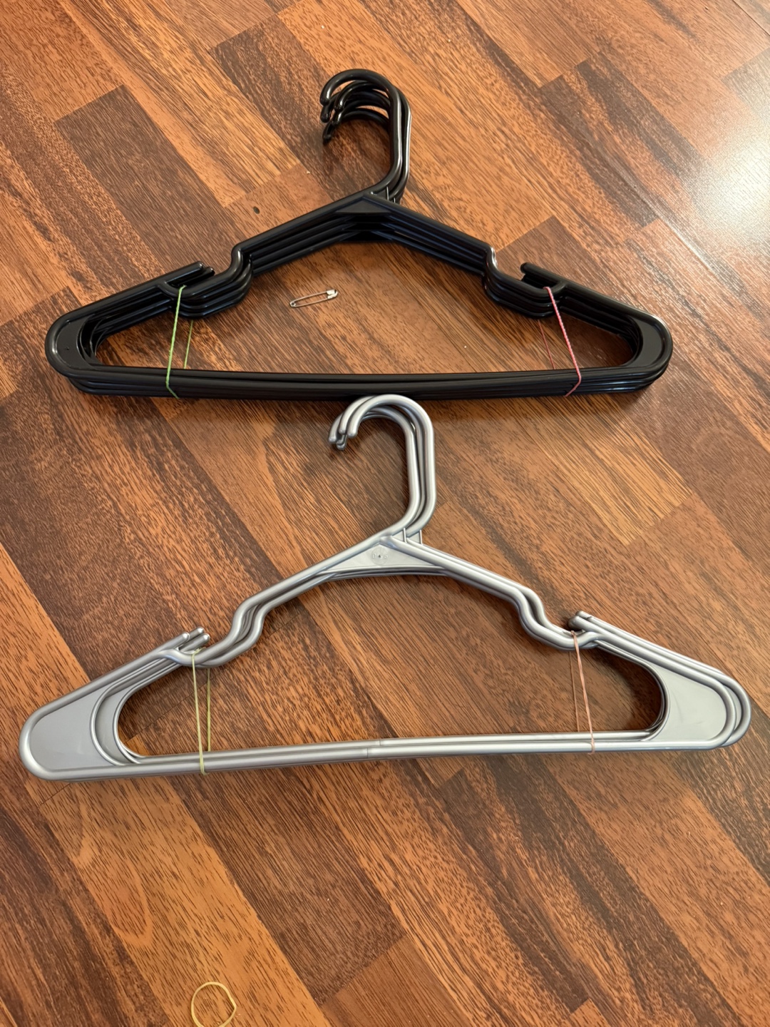 Plastic Hangers - 30 pcs - photo 2