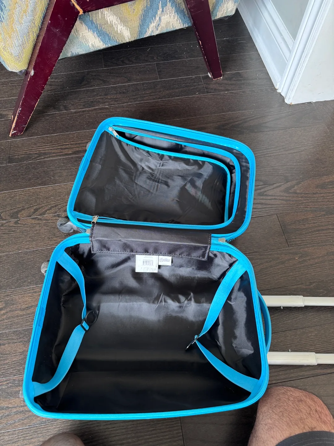 Black Panther Kids Rolling Suitcase image indicator(3)