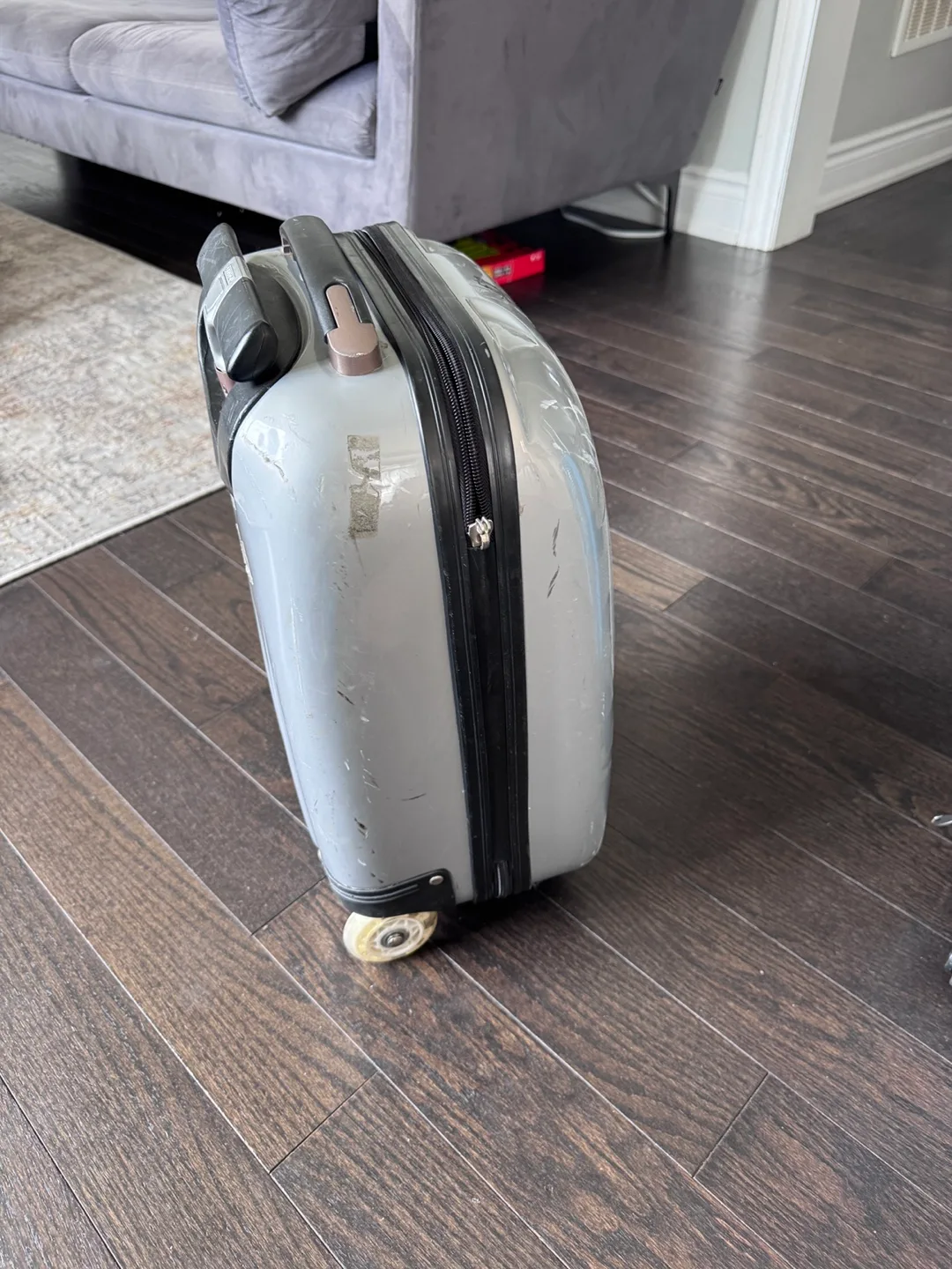 Black Panther Kids Rolling Suitcase image indicator(7)