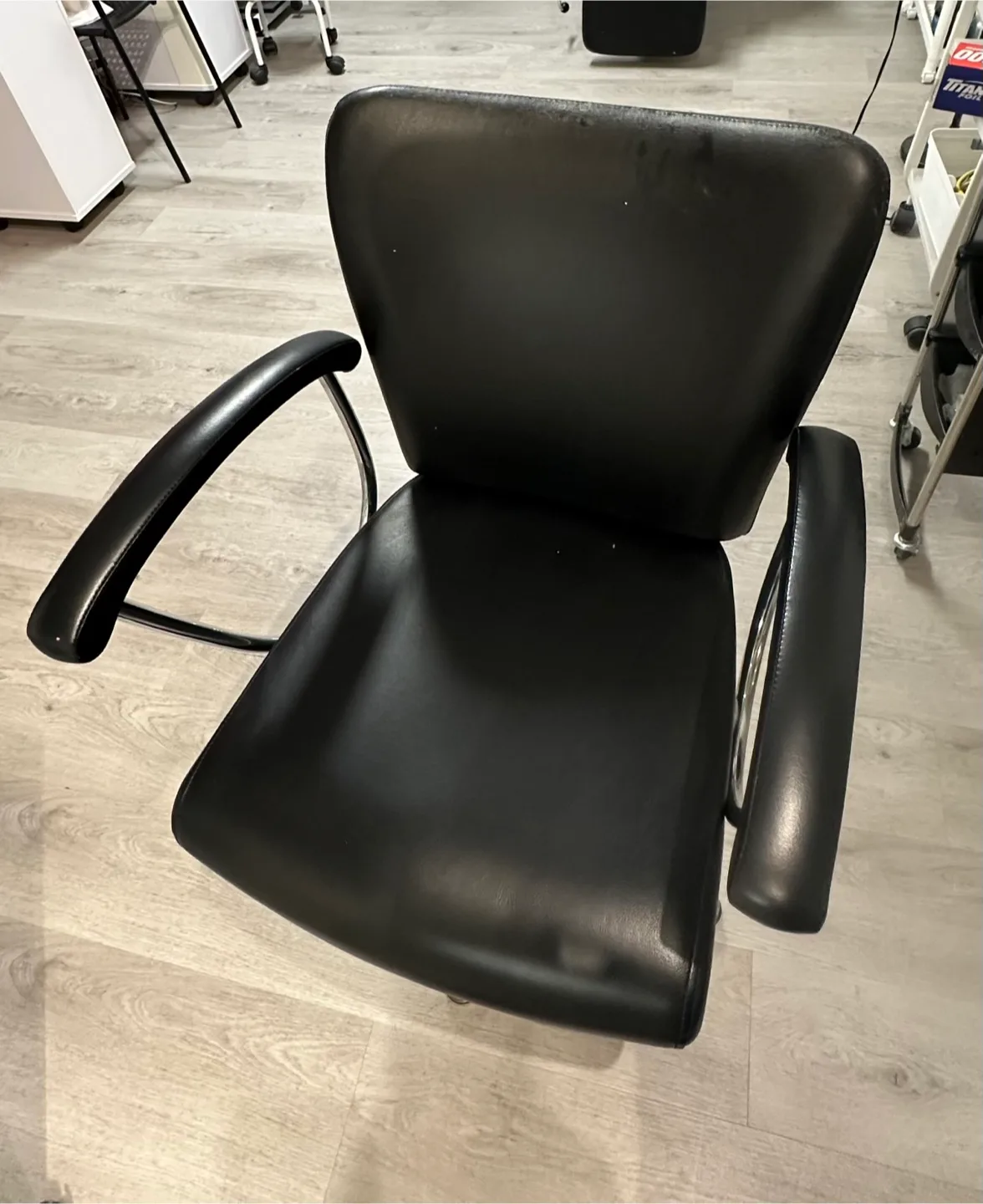 Salon Styling Chair - Black Leather thumbnail