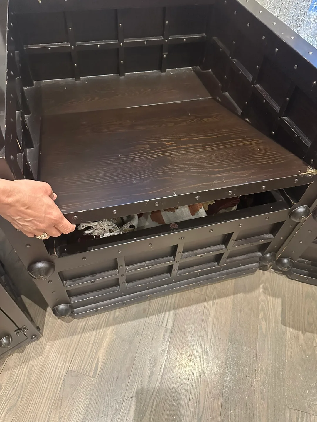 Unique Dark Wood Living Room Set with Storage image indicator(4)