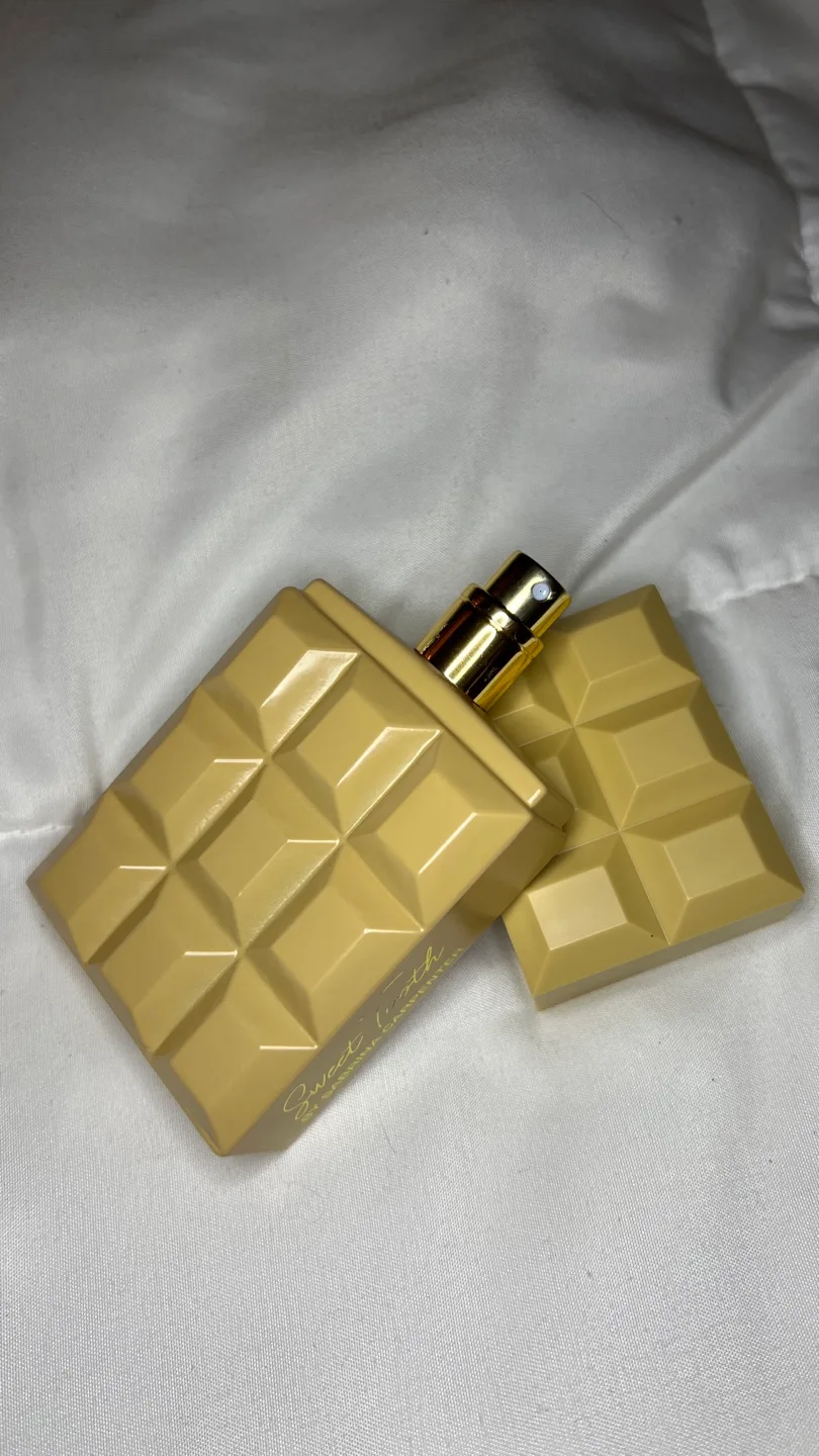 sabrina carpenter perfume “caramel dream” image indicator(5)