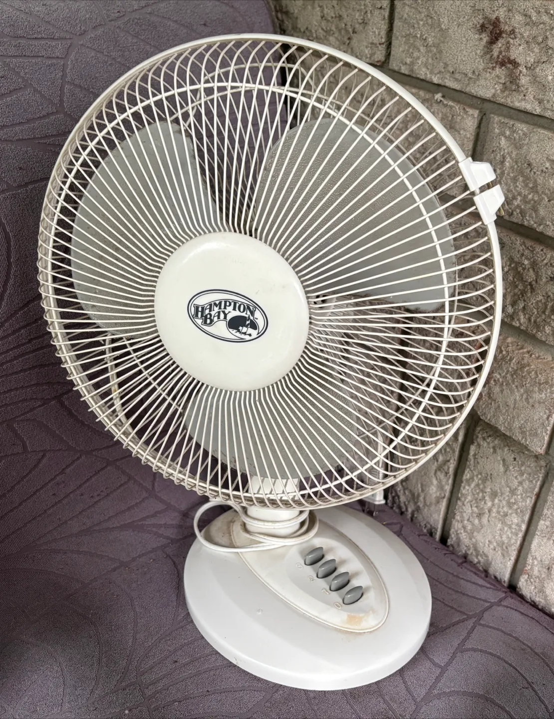 Hampton Bay 12” Oscillating tabletop Fan. Very good condition thumbnail