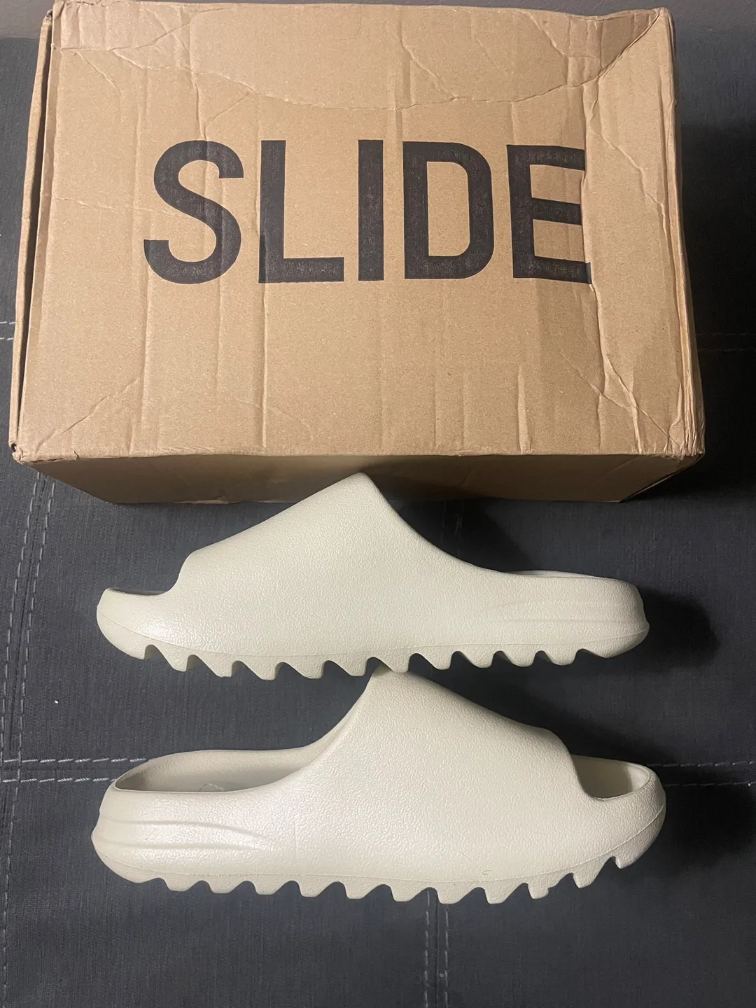 Adidas Yeezy Slides Bone thumbnail