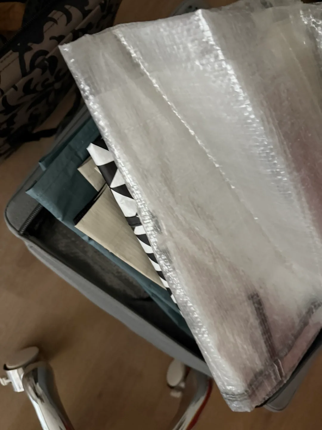 Portable plastic bag image indicator(3)