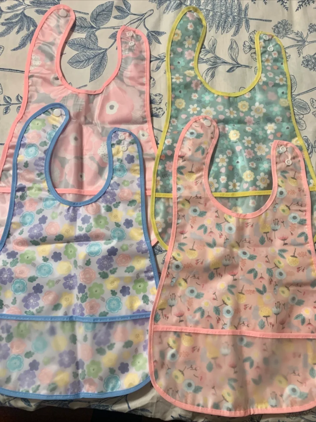 BRAND NEW Baby Waterproof Bibs & Feeding Shirts image indicator(3)