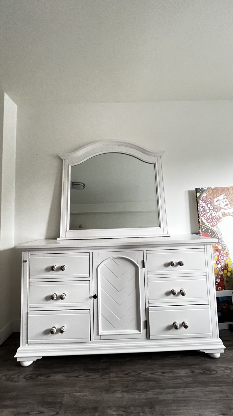 Ella 5-Piece Bedroom Set - White Dresser, Mirror & Panel Bed - photo 2